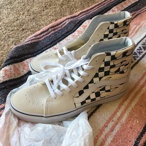 ⚡️BRAND NEW Vans Hightop Sneakers ⚡️